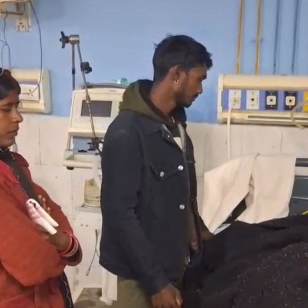 धनबाद में दामाद ने किया चाकू से हमला, तीन जख्मी:  पत्नी की विदाई से इनकार पर ससुर, पत्नी और सरहज को किया घायल; ग्रामीणों ने आरोपी को पीटा – Dhanbad News