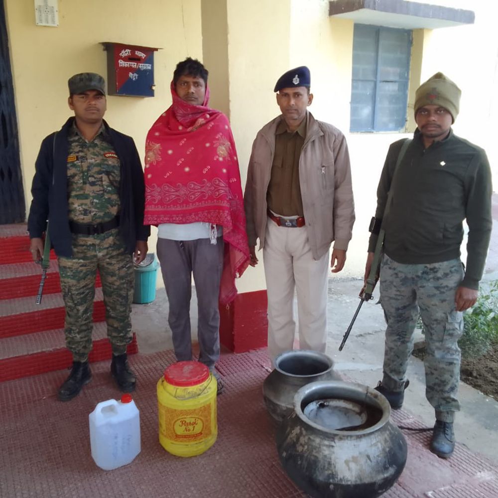 ग्राम कावर से 40 लीटर महुआ शराब जब्त:  तस्कर गिरफ्तार, अवैध शराब निर्माण के खिलाफ पुलिस की बड़ी कार्रवाई – Gaya News