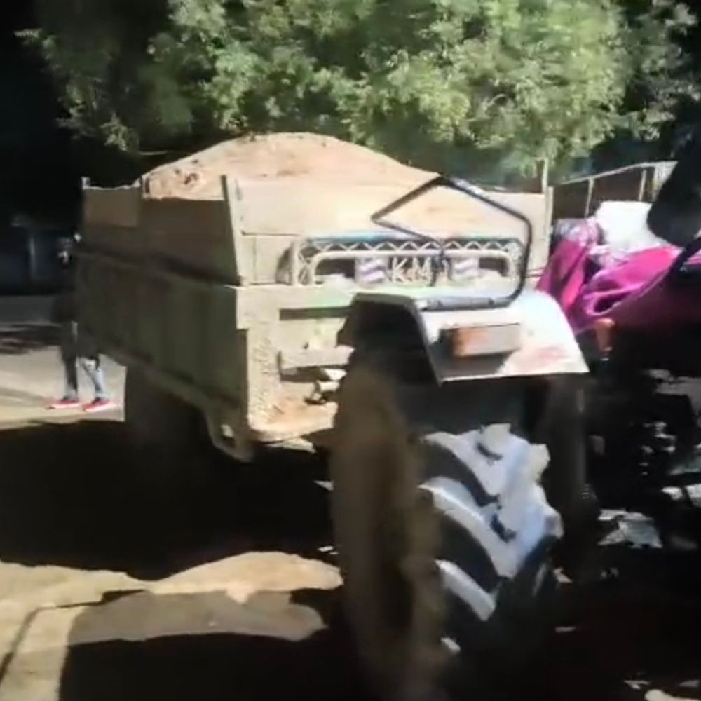 रेत से भरे 2 ट्रैक्टर-ट्रॉलियां और 1 ट्रक जब्त:  दतिया के सेवड़ा-भांडेर में अवैध रेत परिवहन पर कार्रवाई – datia News