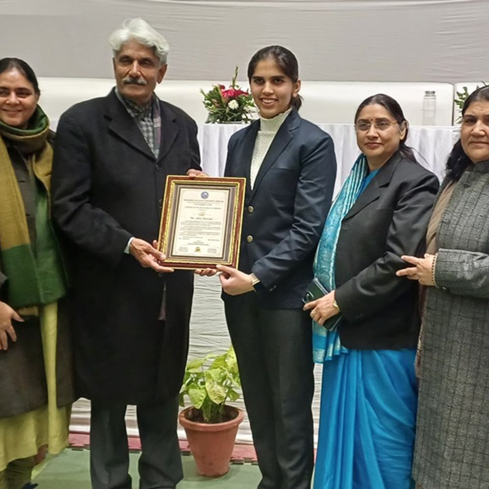 रोहतक एमडीयू में क्रिकेटर अदिति श्योराण सम्मानित:VC ने स्पोर्ट्स एक्सीलेंस अवॉर्ड से नवाजा, बोले- बेटियों के लिए बनी मिसाल