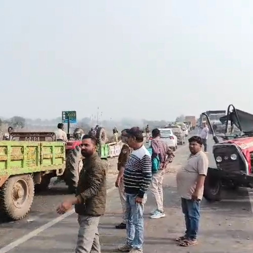 पार्वती पुल पर ट्रैक्टर-ट्रॉली पलटी, दबने से ड्राइवर की मौत:  हाईवे पर लगा लंबा जाम, हादसे की जांच में जुटी पुलिस – Dholpur News