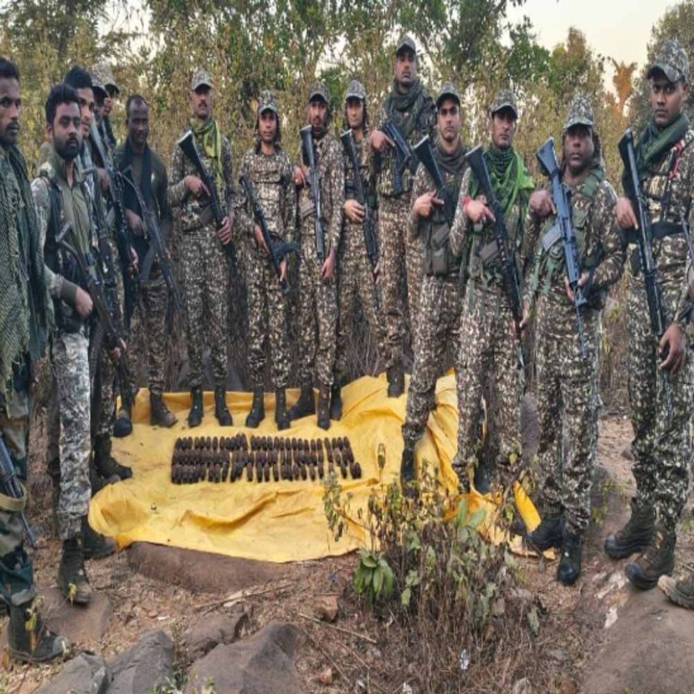 नारायणपुर में 82 BGL सेल बरामद:  ITBP-DRG की संयुक्त कार्रवाई, आदिंगपार-कुमेरादी क्षेत्र के जंगलों में छिपा रखी थी – Bastar News