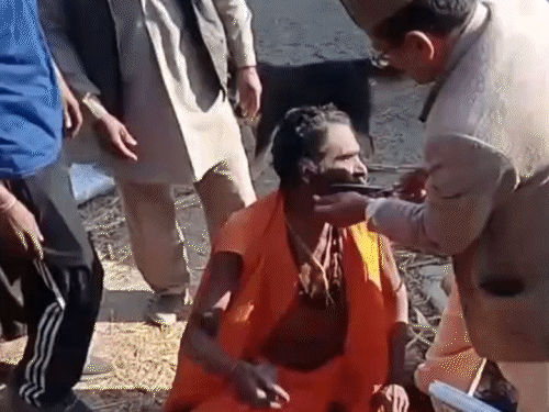हिमाचल में उपप्रधान की दबंगई, साधु की दाढ़ी-जटाएं जबरन काटी:  VIDEO वायरल, संगड़ाह थाना में 3 पर FIR, धार्मिक आस्था और स्वतंत्रता पर प्रहार – Nahan News