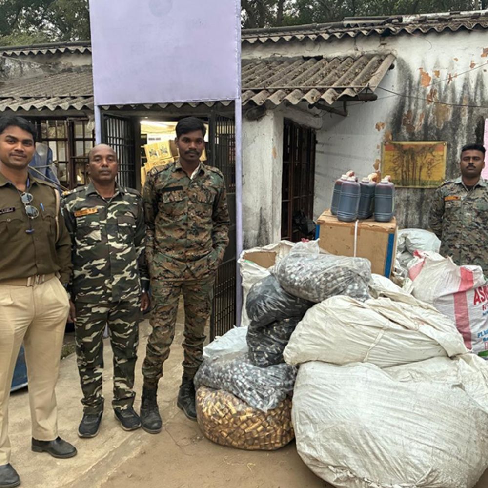 पेटरवार में नकली शराब फैक्ट्री का भंडाफोड़:  40 लीटर विभिन्न ब्रांड के विदेशी शराब, फर्जी ईएएल व स्टीकर जब्त – Bokaro News