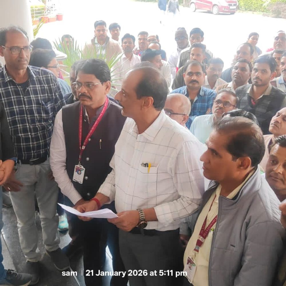 बैंककर्मी की मौत पर रैली निकाली, कार्रवाई की मांग:  बिस्टान शाखा में अनुचित दबाव बनाने का आरोप; दिल का दौरा पड़ने से हुई थी मौत – Khargone News