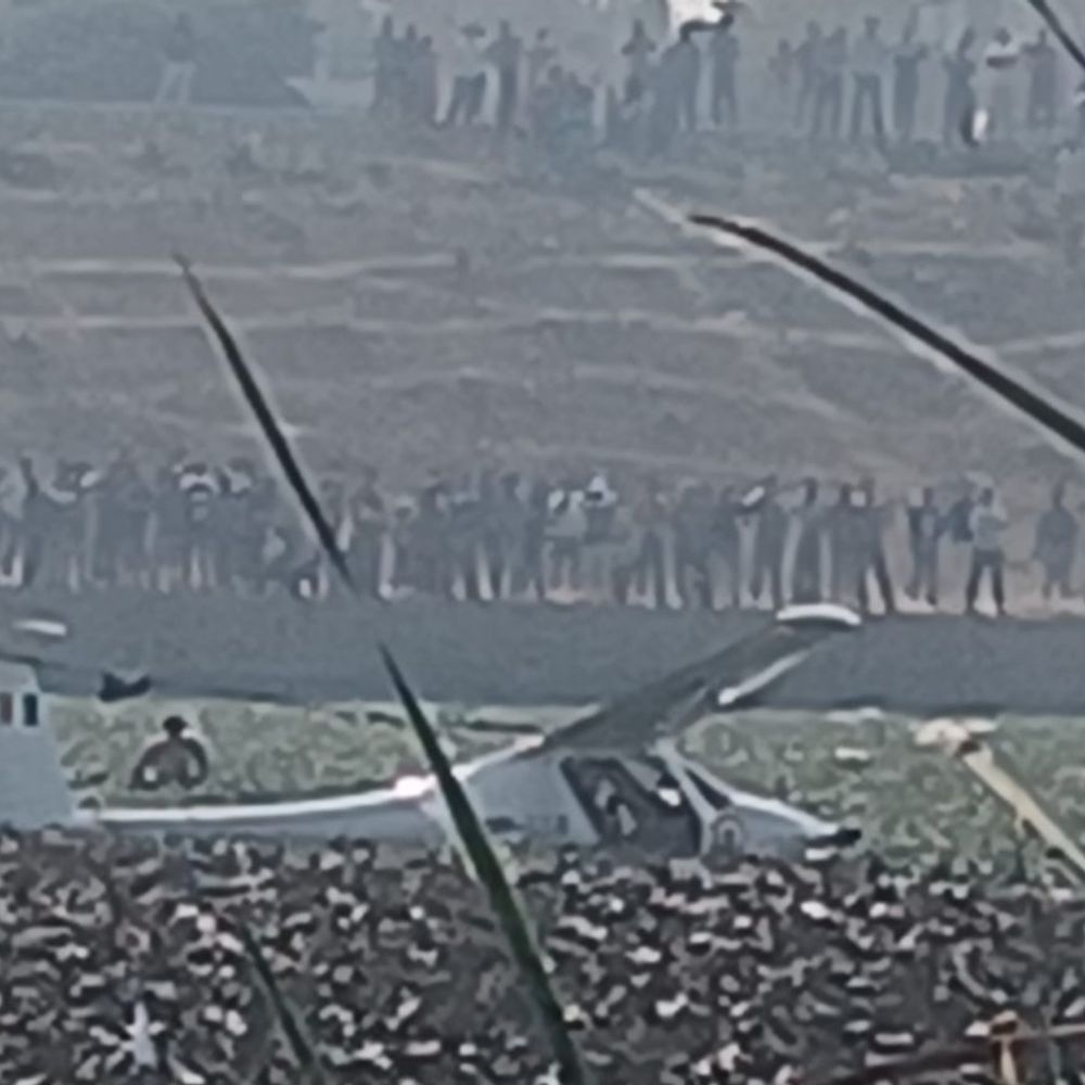 प्रयागराज में तालाब में गिरा एयरक्राफ्ट:  शहर के बीचों-बीच हादसा, सैकड़ों की भीड़ देखने पहुंचीं – Prayagraj (Allahabad) News