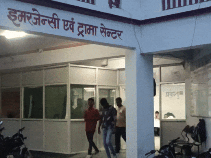 झांसी के थाने में युवक ने निगला जहर:  पत्नी बोली-बकरी चोरी के आरोप में पुलिस कर रही थी परेशान, हमें इंसाफ नहीं मिल रहा था – Jhansi News