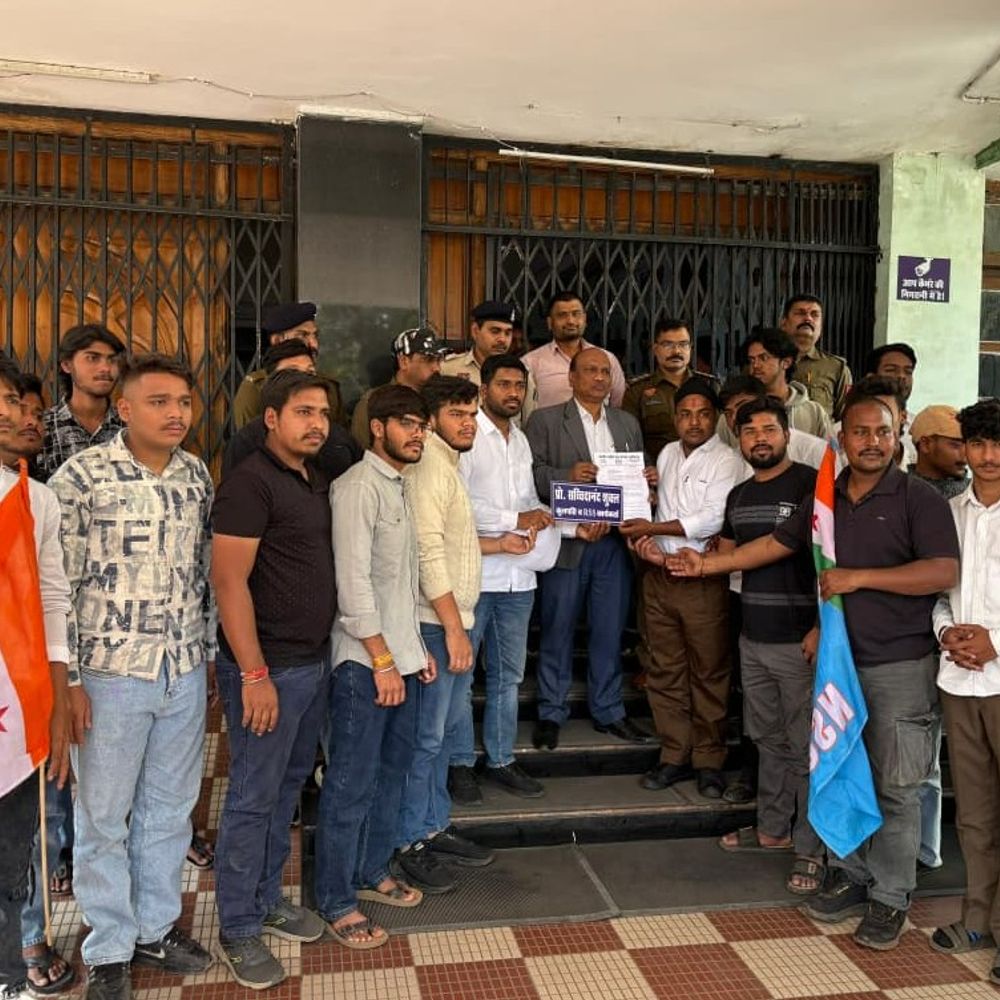 PRSU प्रशासन ने RSS प्रचारक को मुख्य वक्ता बनाया:  NSUI का विरोध; कुलपति के नाम की नई प्लेट बनवाई, पदनाम में लिखा- RSS कार्यकर्ता – Raipur News