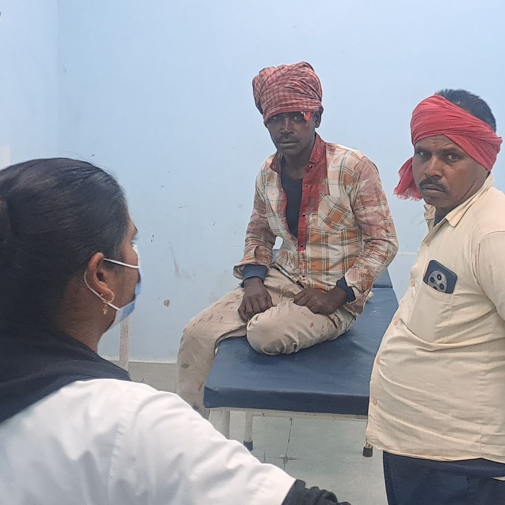 संपत्ति विवाद में दो भाइयों में मारपीट:छोटे भाई पर बड़े भाई को धारदार हथियार से हमला करने का आरोप, एक घायल