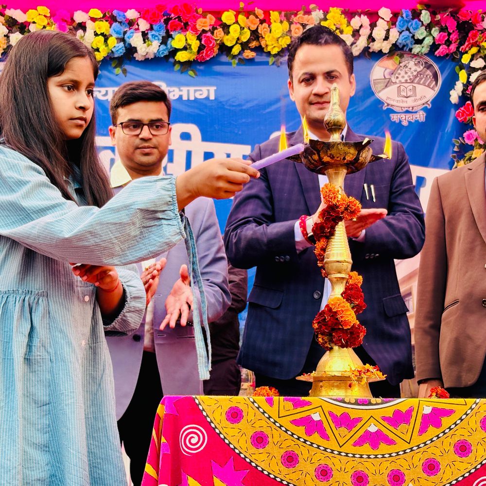 DM ने रामनगर आवासीय विद्यालय में वार्षिकोत्सव का शुभारंभ किया:  मधुबनी में आउटस्टैंडिंग परफॉरमेंस वाले छात्रों को प्रशस्ति पत्र और प्रतीक चिन्ह देकर किया सम्मानित – Madhubani News