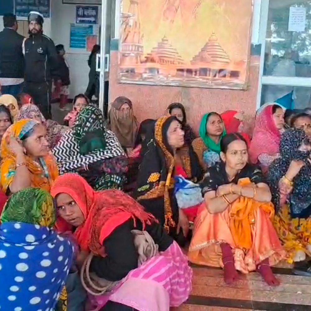 जयारोग्य अस्पताल में हड़ताल से स्वास्थ्य सेवाएं प्रभावित:  कांग्रेस नेता सुनील शर्मा ने आउटसोर्स कर्मचारियों की मांगें बताईं जायज – Gwalior News