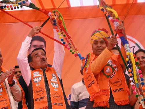 जो सेवा करें-उसे आशीर्वाद दें, नहीं करें तो कान मरोड़े:  मदन राठौड़ बोले-वो 5साल में एक बार पैरों में पगड़ी रख देते है, आप वोट दे देते हो – Jaipur News