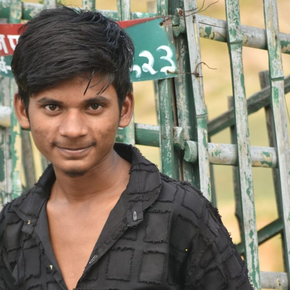 नवादा में अज्ञात गाड़ी की टक्कर से नाबालिग की मौत:एक गंभीर घायल, आक्रोशित ग्रामीणों ने सड़क जाम की