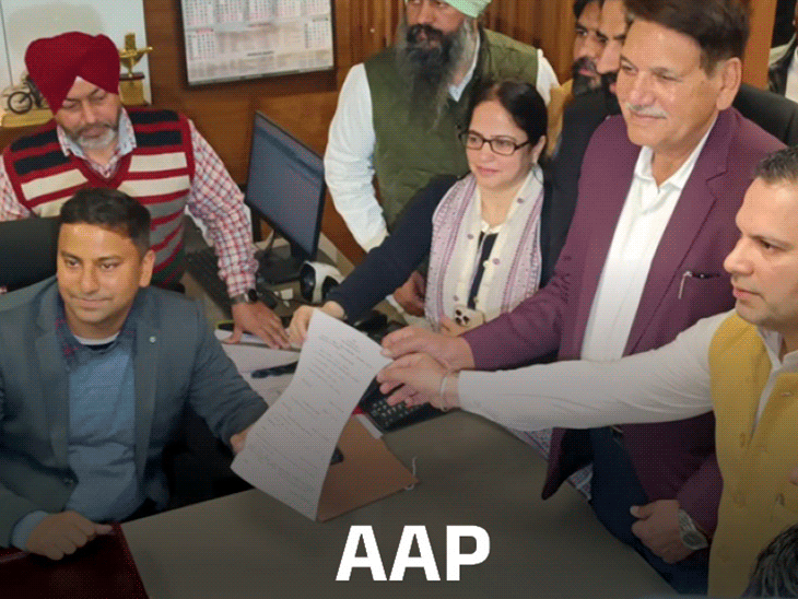 चंडीगढ़ मेयर चुनाव, AAP और कांग्रेस का गठबंधन टूटा:BJP समेत तीनों पार्टियों के उम्मीदवारों ने नामांकन भरे; AAP में बगावत, पार्षद रोपड़ से वापस भेजे