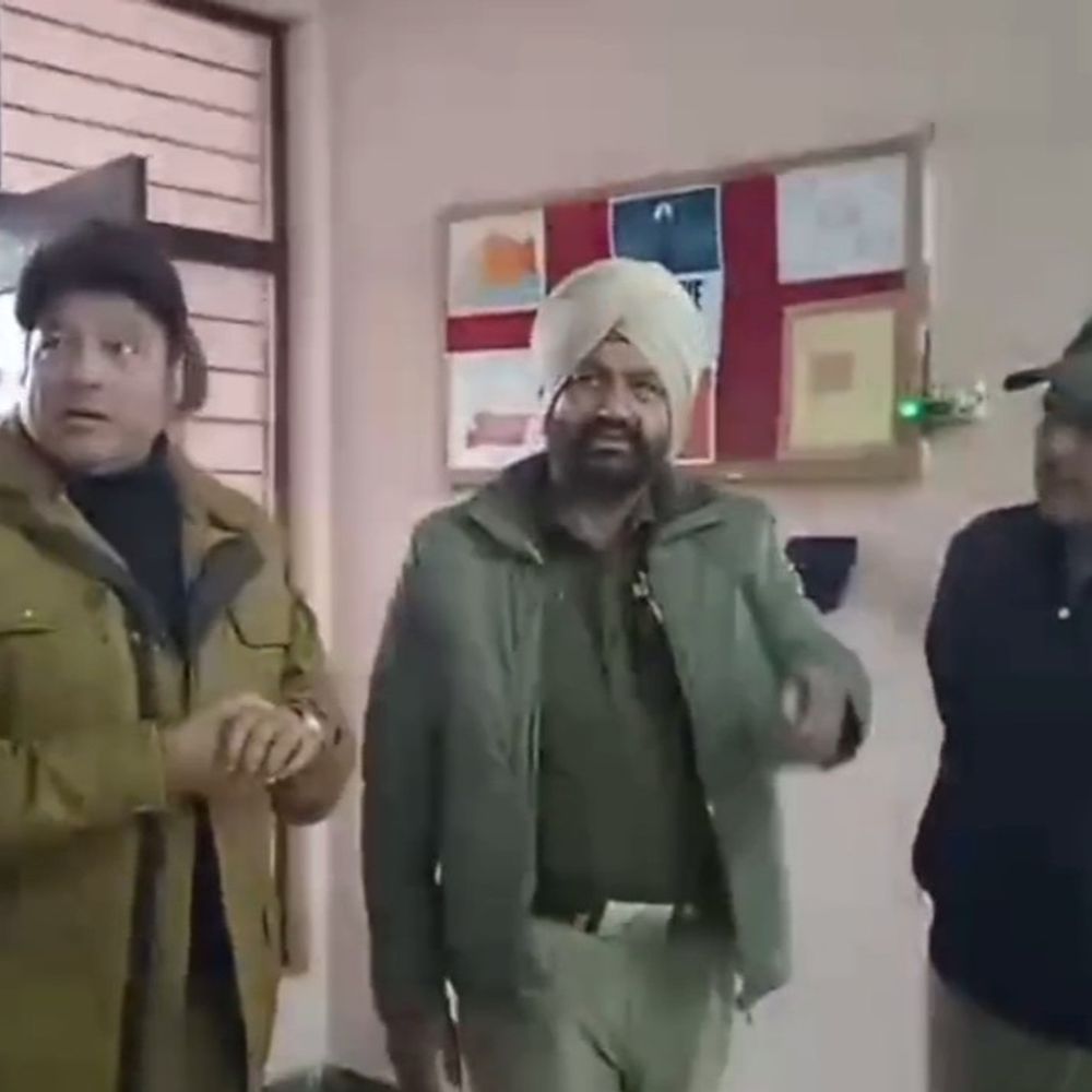 पठानकोट के प्राइवेट स्कूल को बम से उड़ाने की धमकी:  26 जनवरी को तिंरगा नहीं फहराने की चेतावनी, पुलिस ने चलाया सर्च ऑपरेशन – Pathankot News