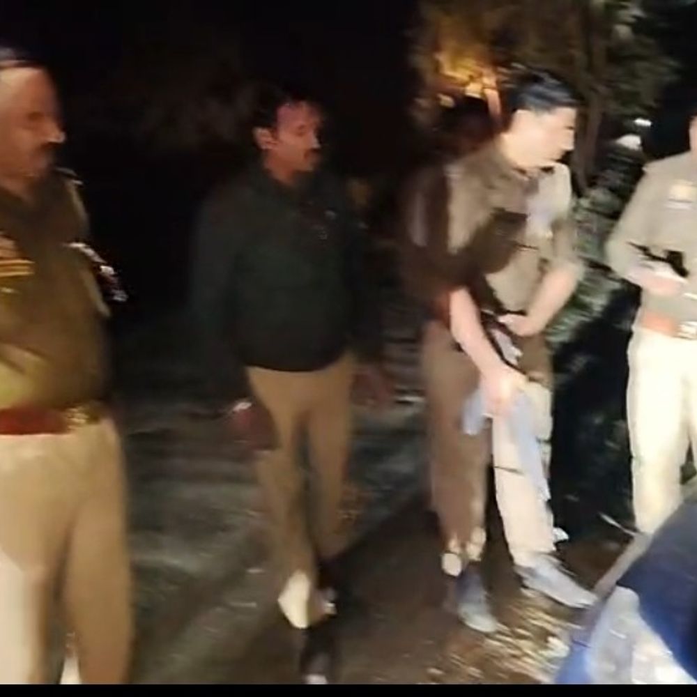 अंबेडकरनगर में युवक पर जानलेवा हमला:  इंजीनियरिंग कॉलेज के पास अज्ञात बाइक सवारों ने घेरा, पीट-पीटकर अधमरा किया – Ambedkarnagar News