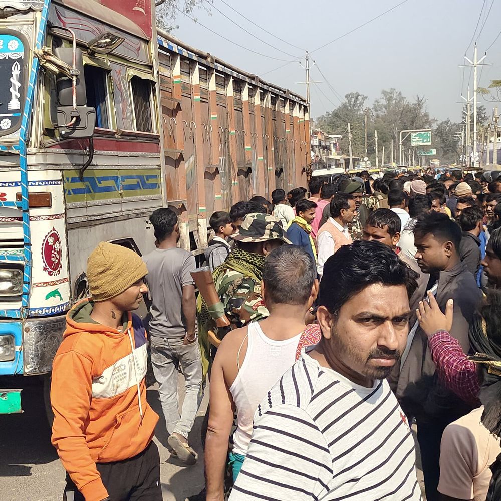 जमुई में बाइक सवार युवक की मौत:दो साथी गंभीर घायल, ट्रक ने मारी टक्कर, सरस्वती पूजा के लिए आए थे, ट्रक जब्त