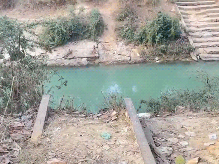 शहर को जोड़ने वाला ब्रिज काटकर ले गए चोर:15 साथियों ने मिलकर रात भर काटा, सुबह गायब मिला पुल; 40 साल पुराना था