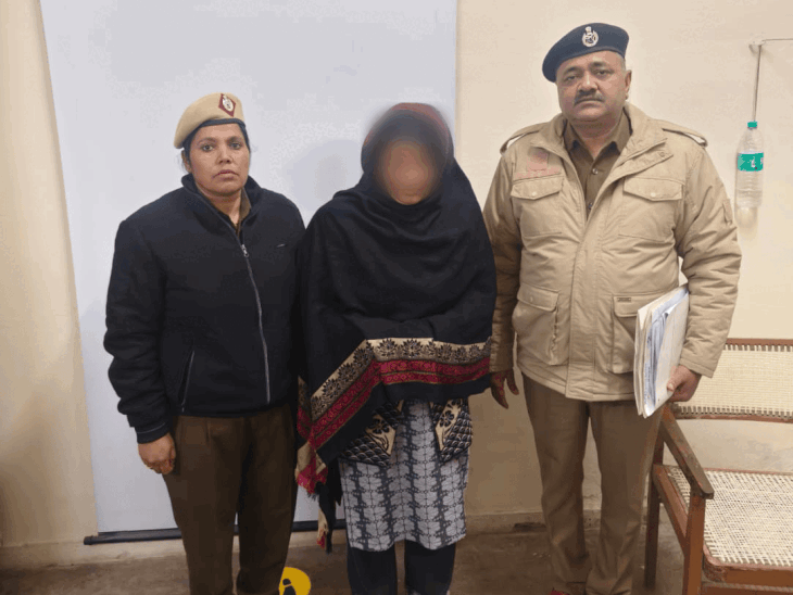 कुरुक्षेत्र में फर्जी महिला पुलिसकर्मी पकड़ी:  समझौते के एवज में सामान और 5 हजार ठगे, 10वीं क्लास तक पढ़ी, खुद को सोशल वर्कर बताया – Kurukshetra News