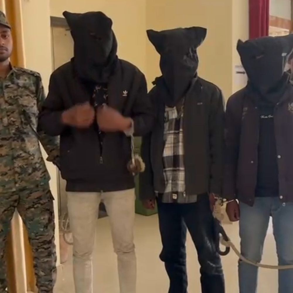 TSPC का पूर्व नक्सली दो साथियों संग गिरफ्तार:  हंटरगंज में बड़ी वारदात की साजिश नाकाम, हथियार-चोरी की बाइक बरामद – Chatra News