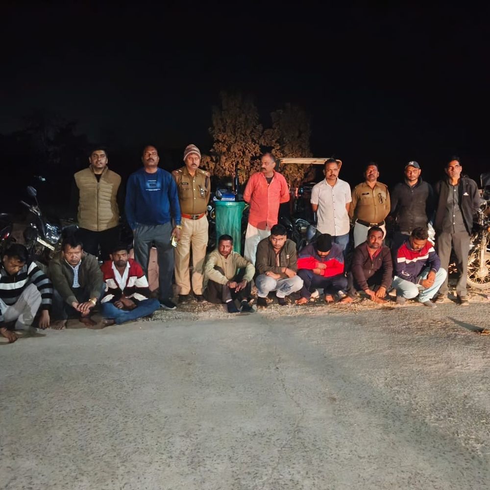 कटनी के जंगल में जुआ फड़ पर छापा:  8 आरोपी गिरफ्तार; 1.13 लाख नगद और 18 बाइक और 8 मोबाइल जब्त – Katni News
