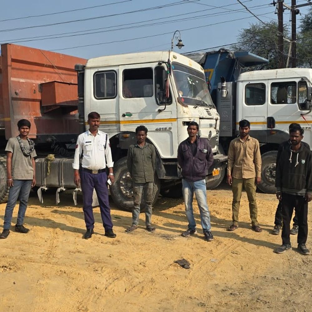 सिंगरौली में 15 फ्लाई ऐश वाहनों के चालान बनाए:यातायात पुलिस ने अवैध और परिवर्तित मार्गों का उपयोग करने पर की कार्रवाई