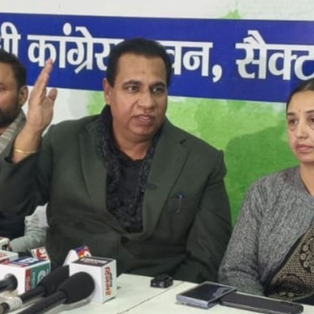 चंडीगढ़ में कांग्रेस की प्रेस कॉन्फ्रेंस के बाद सियासी बवाल:  गायों की मौत-मनीमाजरा प्रोजेक्ट मुद्दे पर मेयर पति और आप पार्षद में तीखी बहस – Chandigarh News