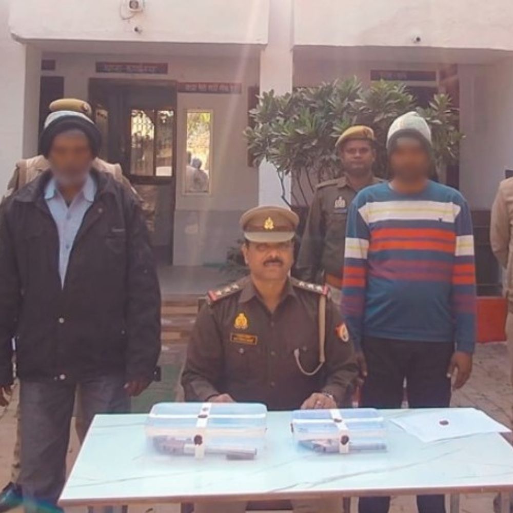 संतकबीरनगर में 25 हजार का इनामी बदमाश गिरफ्तार:  गोवध मामले में वांछित, दो तमंचे और कारतूस बरामद – Sant Kabir Nagar News