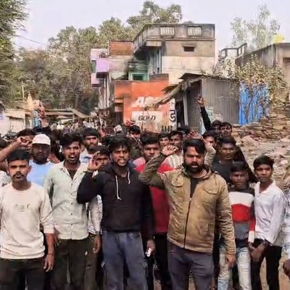 दमोह में सड़क की मांग पर कुशवाहा समाज का प्रदर्शन:15 दिन में निर्माण शुरू करने का अल्टीमेटम, कार्रवाई न होने पर आंदोलन की चेतावनी