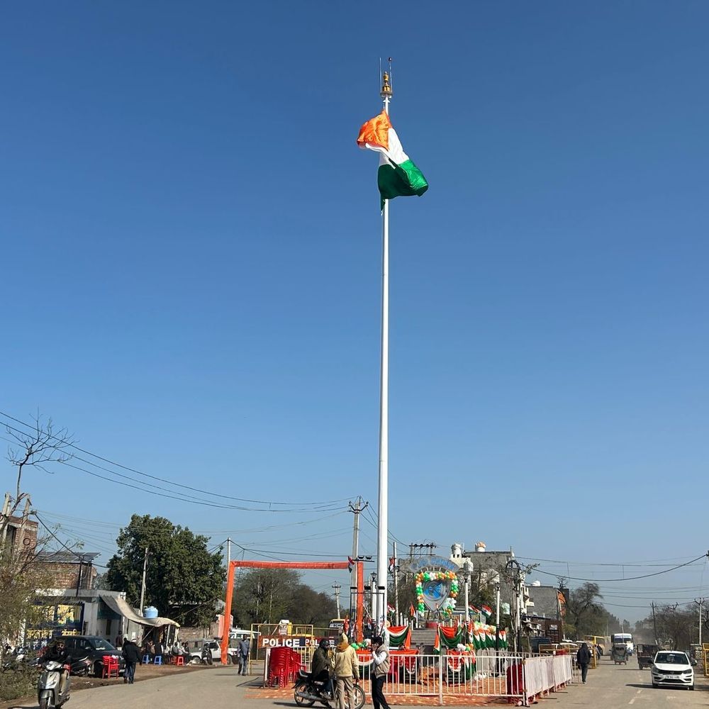 हांसी में 105 फुट ऊंचा तिरंगा फहराया गया:  गणतंत्र दिवस से पहले निकाली यात्रा, विधायक भयाना बोले- जिला बनने के बाद पहला समारोह – Hansi News
