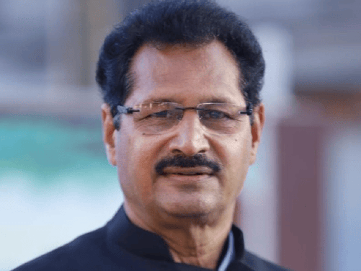 टंट्या मामा प्रतिमा मामले में 2 इंजीनियर सस्पेंड:खरगोन में फाइबर प्रतिमा लगाने पर नगरीय प्रशासन आयुक्त की कार्रवाई