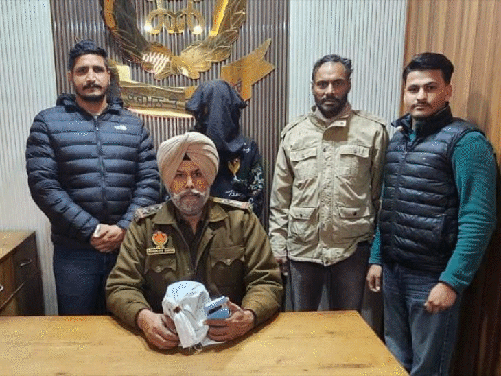 तरनतारन में 13 आरोपी नशे के साथ गिरफ्तार:  पुलिस ने हेरोइन और पिस्तौल बरामद किए; सभी पर NDPS एक्ट में केस दर्ज – tarn-taran News