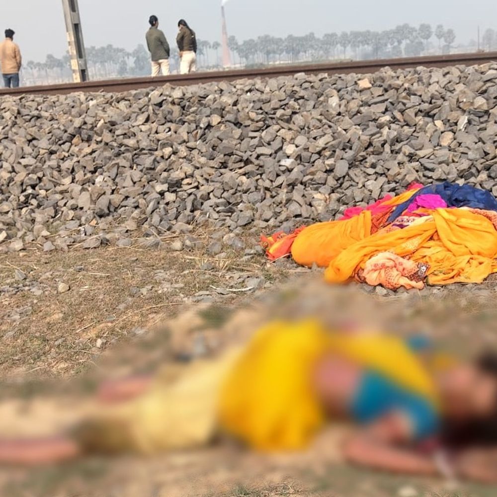 भागलपुर में रेलवे लाइन पर मिली महिला की लाश:  टूटा हाथ और बॉडी पर जख्म के मिले निशान, शव से 2 मीटर दूर बच्चे का चप्पल भी बरामद – Bhagalpur News