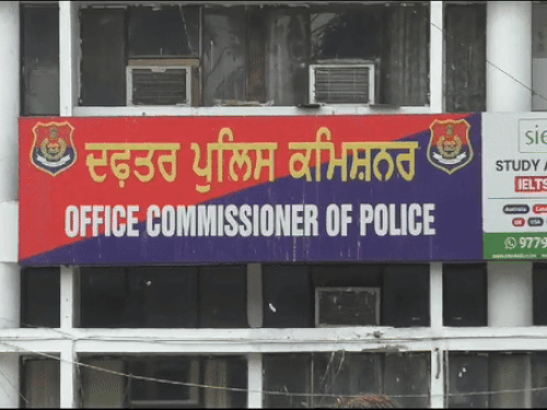 लुधियाना में असला ब्रांच के इंचार्ज पिस्टल चोरी:  चोरों ने खिडक़ी का लॉक तोड़ा,डी.सी दफ्तर के सामने सड़क पर कार की थी पार्क – Ludhiana News