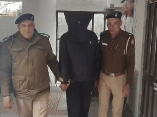 चंडीगढ़ में क्रेडिट लिमिट बढ़ाने के नाम पर फ्रॉड:दिल्ली में कॉल सेंटर चला रहे 4 आरोपी गिरफ्तार, हरिद्वार से पकड़ा बैंक अकाउंट सप्लायर