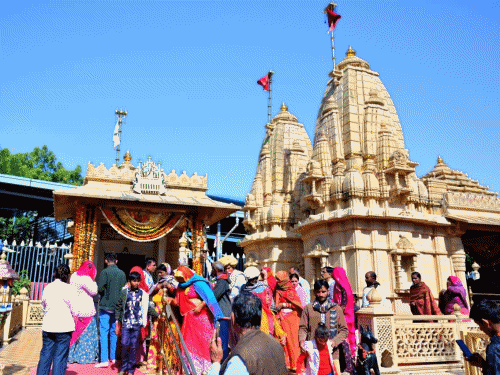 जसोलधाम में माघ शुक्ल सप्तमी पर उमड़ा जनसैलाब:  भक्तों ने राणी भटियाणी सहित अन्य देवी-देवताओं के किए दर्शन, अन्नपूर्णा प्रसादम् का हुआ आयोजन – Balotra News