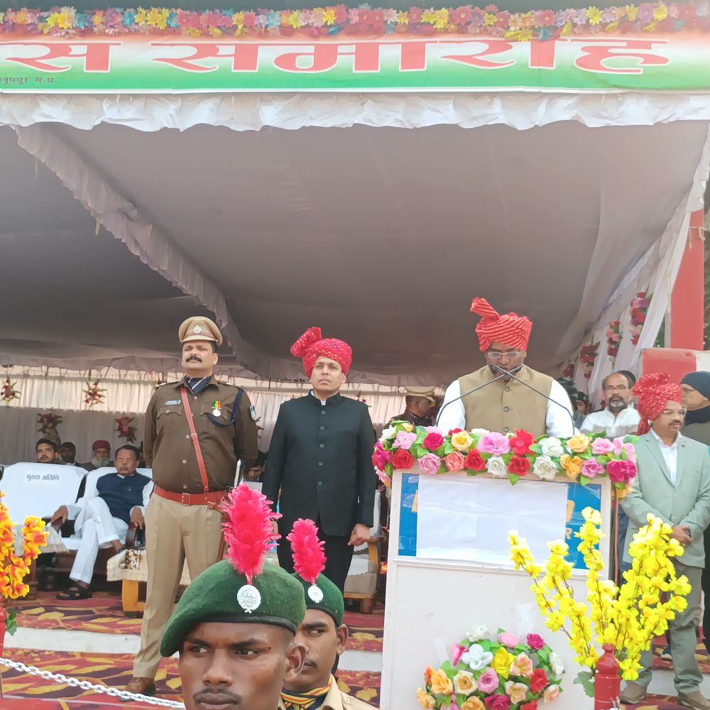 अनूपपुर में 77वां गणतंत्र दिवस:प्रभारी मंत्री ने ध्वजारोहण कर परेड की सलामी ली, सीएम का संदेश सुनाया