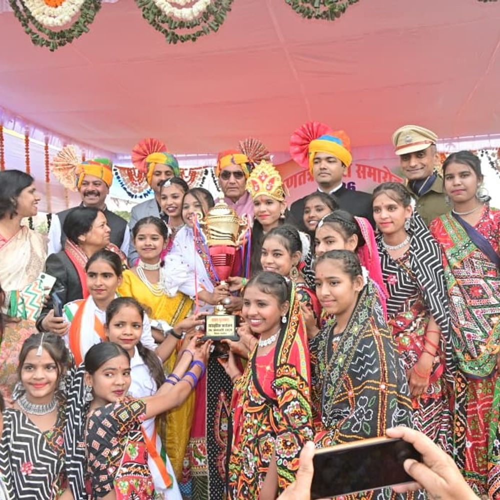 रायसेन में 15 तस्वीरों में देखें गणतंत्र दिवस का कार्यक्रम:उत्कृष्ट विद्यालय, पुलिस बल को प्रथम इनाम, सांस्कृतिक प्रस्तुति में 200 बच्चों ने जीता दिल