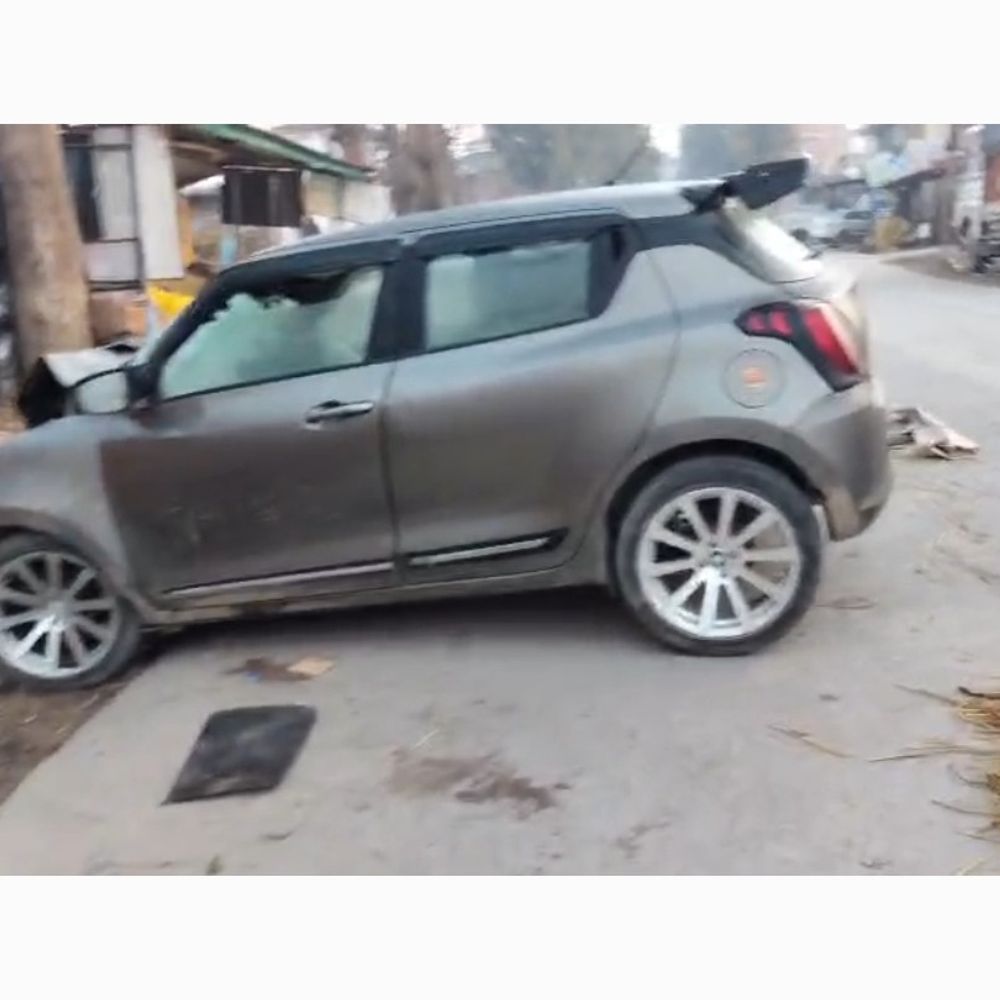 सोलन में तेज रफ्तार कार पेड़ से टकराई:  युवती की मौत, ड्राइवर गंभीर, राहगीरों ने पहुंचाया अस्पताल – Shimla News