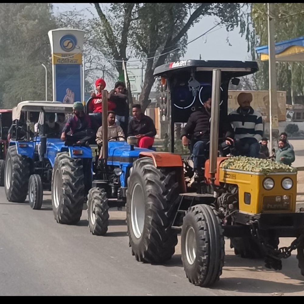 मानसा में किसानों ने निकाला ट्रैक्टर मार्च:  मांगों को लेकर केंद्र सरकार के खिलाफ नारेबाजी, पंजाब में व्यवस्था पर लेकर किया प्रदर्शन – Mansa News