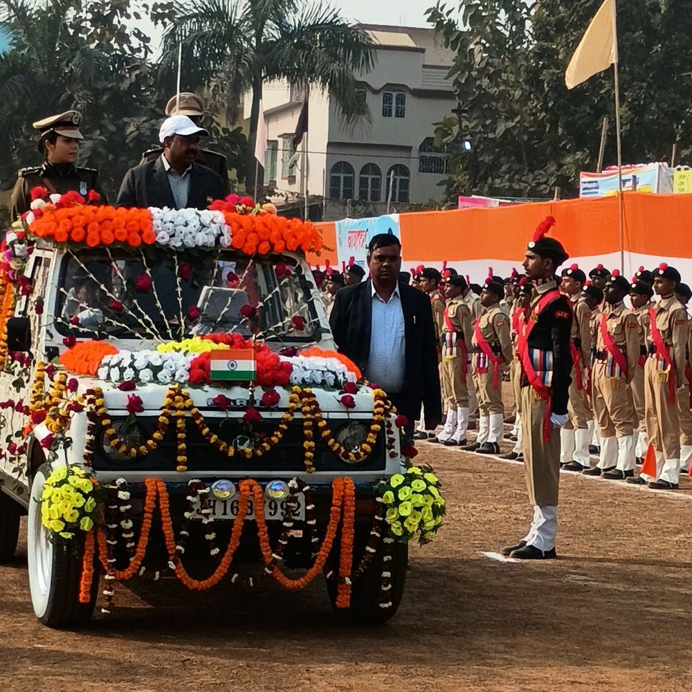 पाकुड़ में गणतंत्र दिवस का भव्य आयोजन:  आरजे स्टेडियम में मंत्री संजय प्रसाद यादव ने फहराया तिरंगा, परेड और झांकियों ने मोहा मन – Pakur News