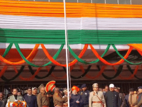 रोहतक में धूमधाम से मना गणतंत्र दिवस:मंत्री अरविंद शर्मा ने फहराया तिरंगा; युद्ध स्मारक पर शहीदों को श्रद्धांजलि दी