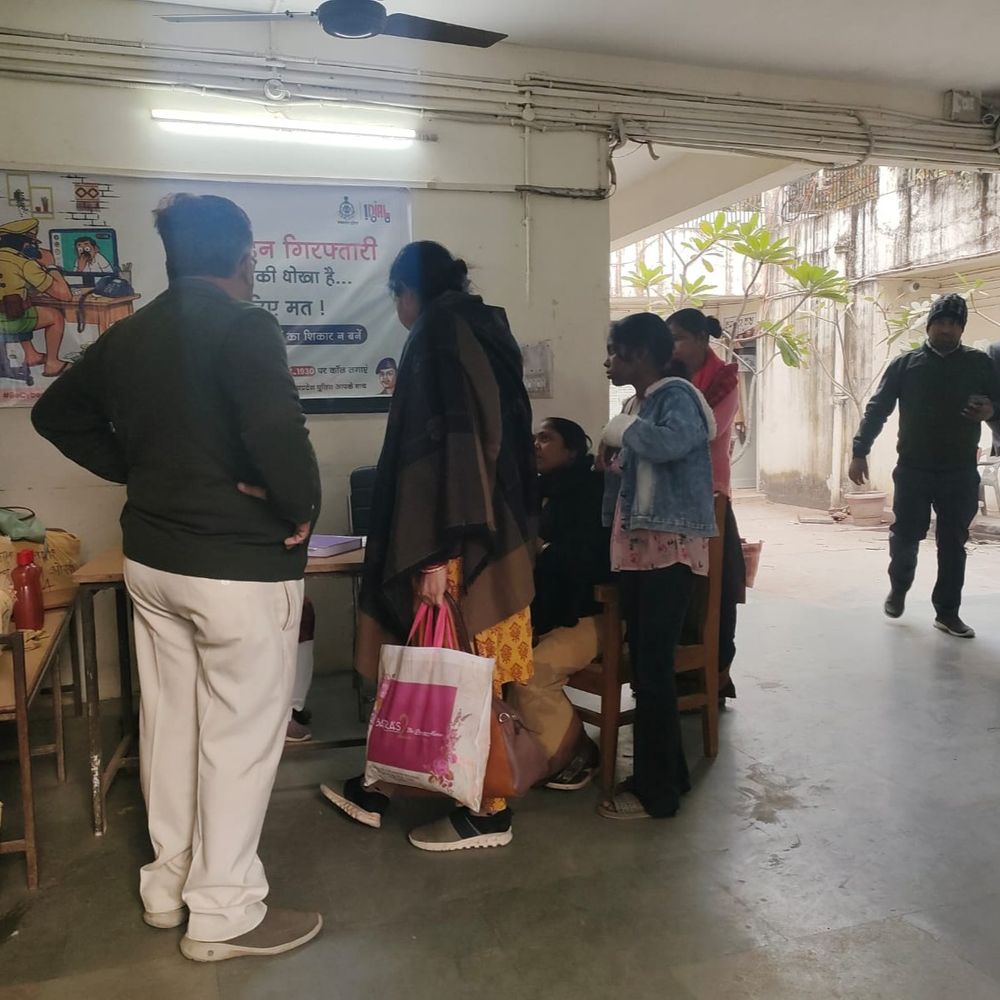 मोबाइल बन रहा घरों में कलह का कारण:छोटी-छोटी बातों पर नोक-झोंक, ग्वालियर में एक साल में 1732 मामले आए; 858 परिवारों को टूटने से बचाया