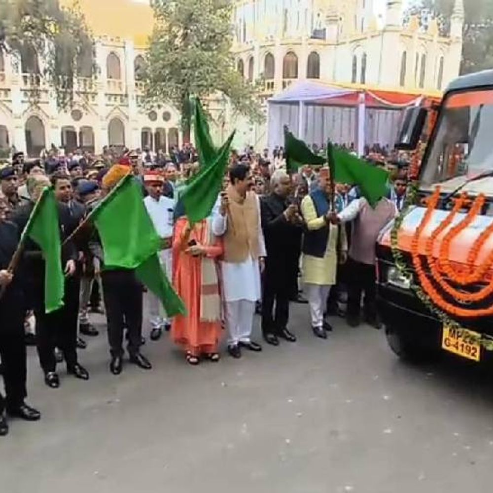 प्रदेश में पहली बार 'न्यायालय आपके द्वार':चीफ जस्टिस ने चलित कोर्ट को दिखाई हरी झंडी, निगम से संबंधित कामों का तत्काल होगा निराकरण