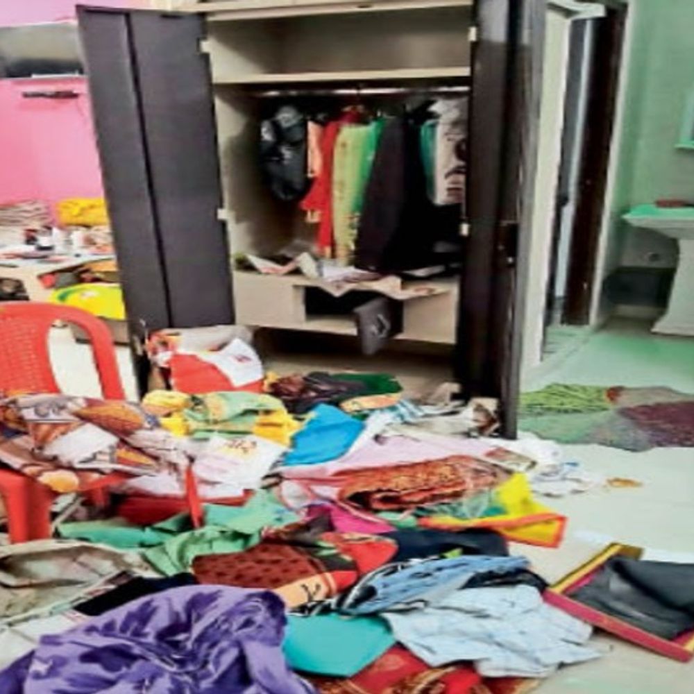 मोहाली में महिला से मोबाइल छीनकर चोर फरार:  बंद मकान को चोरों ने बनाया निशाना, 10 लाख के आभूषण और नकदी लेकर फरार – Mohali News