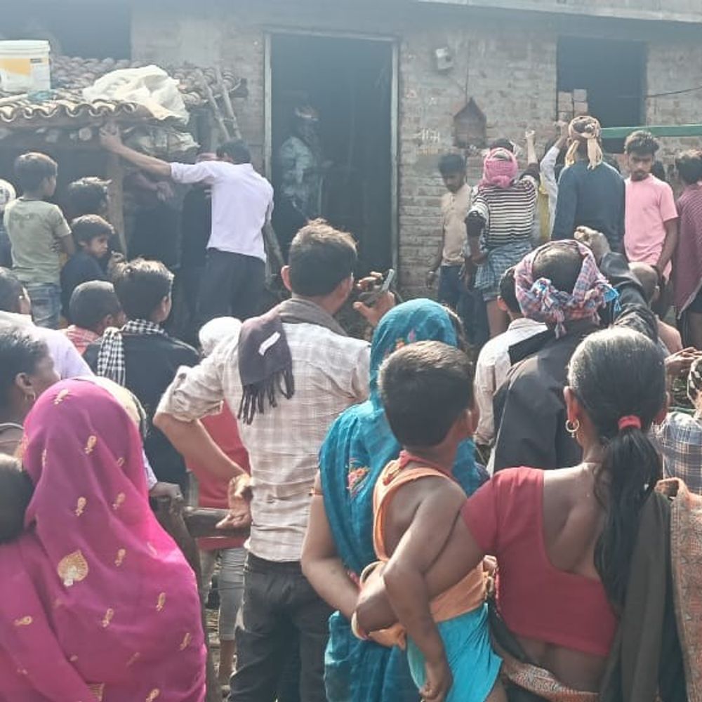 कोडरमा में शॉर्ट सर्किट से घर में लगी आग:  लाखों का सामान जलकर राख, पीड़ित परिवार ने मांगा मुआवजा – koderma News