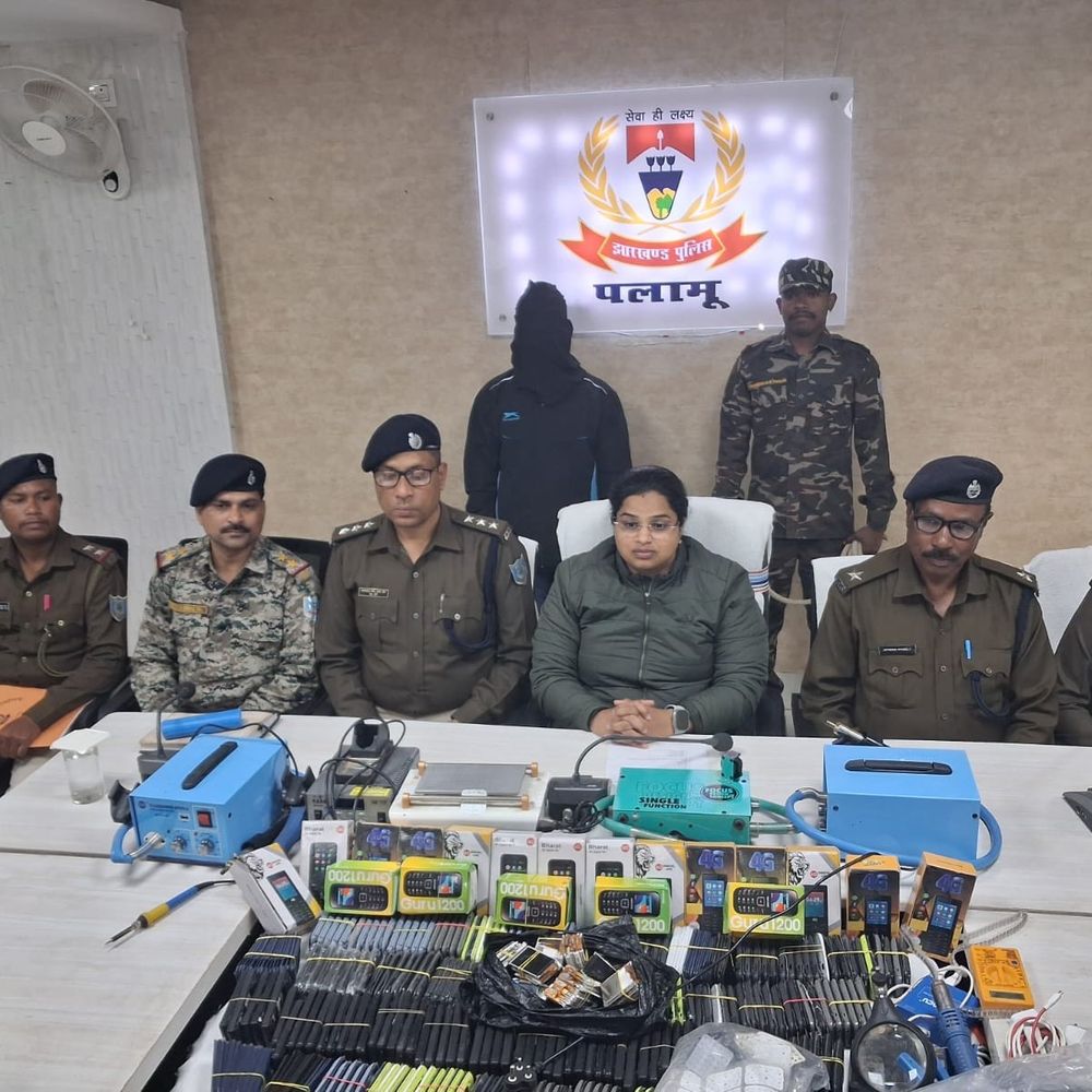 पलामू में जियो-सैमसंग के नकली मोबाइल फैक्ट्री का भंडाफोड़:  बंगाल से पार्ट्स मंगाकर बनाते थे, दो आरोपी गिरफ्तार – Palamu News