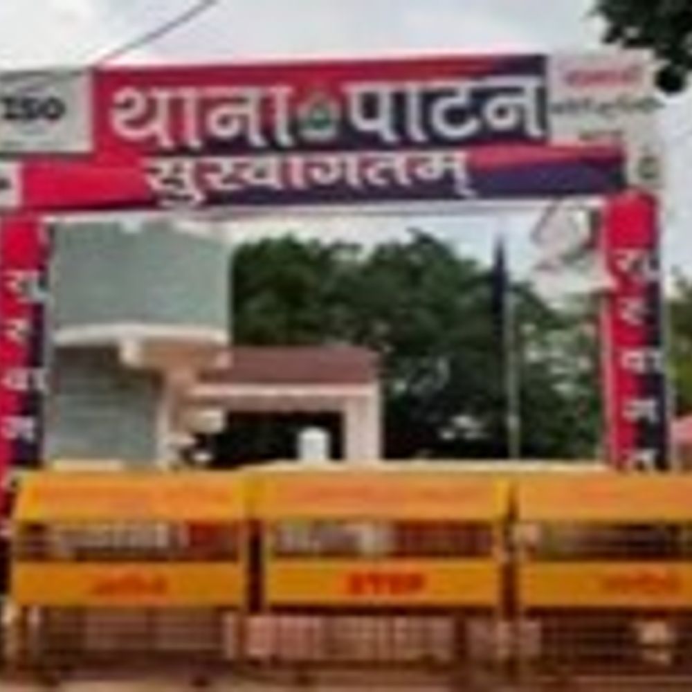 दुर्ग में बदमाश हाथ से मोबाइल छीनकर भागे:खाना खाकर सहेली के साथ बाहर टहल रही थी महिला, स्कूटी से आए थे 3 युवक