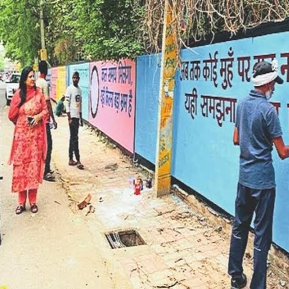 पटना की दीवारों-डिवाइडरों पर नहीं चिपकेंगे बैनर-पोस्टर:निगम ने कहा- कोचिंग-व्यावसायिक संस्थान बिगाड़ रहे शहर की सूरत, भारी जुर्माना होगा