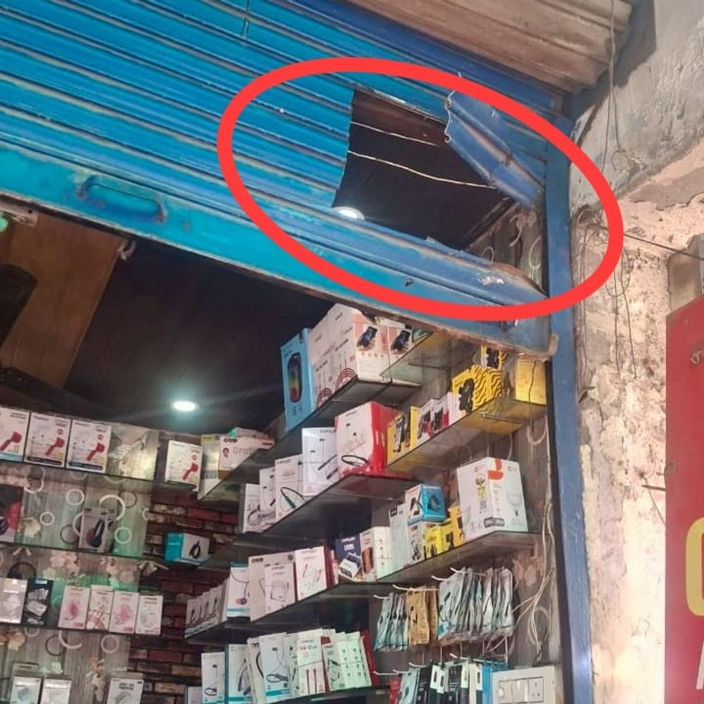 मोहाली में मोबाइल की दुकान में चोरी:  लाखों रुपये के फोन और नकदी ले उड़े चोर; पुलिस जांच में जुटी – Mohali News